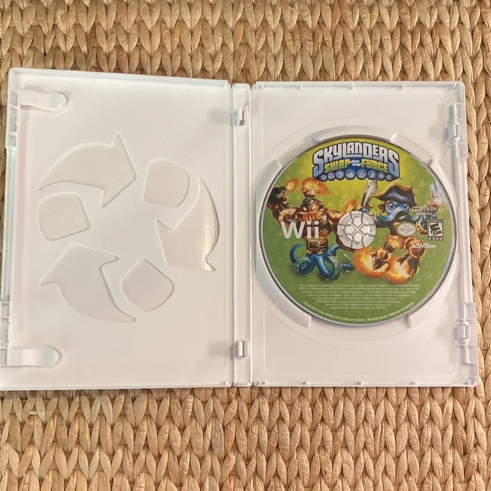 Skylander Swap Force Game and portal of Power for Wii